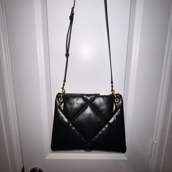 TORY BURCH  
KIRA DIAMOND QUILT 
SMALL SHOULDER BAG - Picture 2 of 8